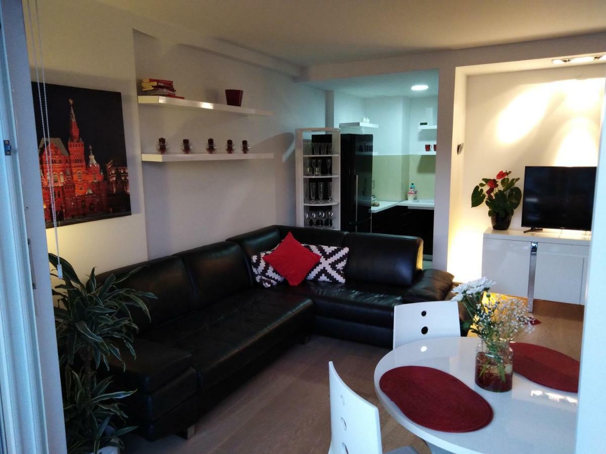 Red Lux Apartment